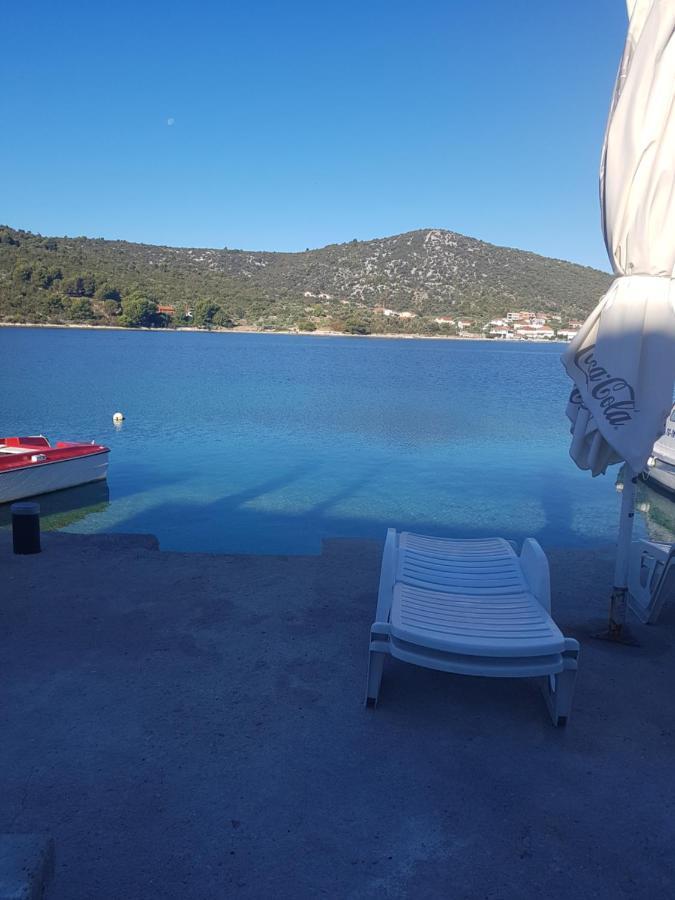 Apartments Selina Vinišće Eksteriør bilde